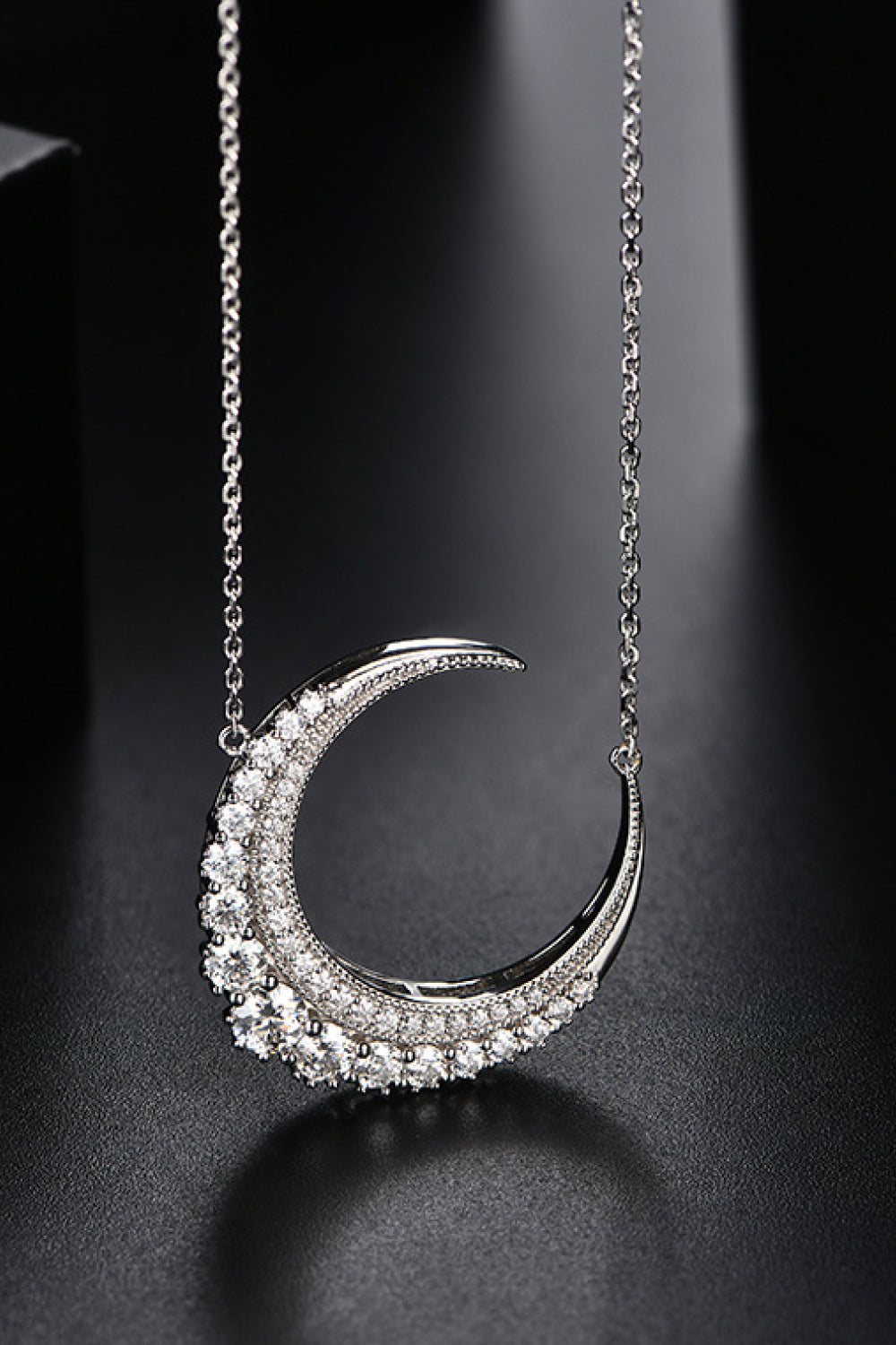 Crescent Moon Shape Pendant Necklace