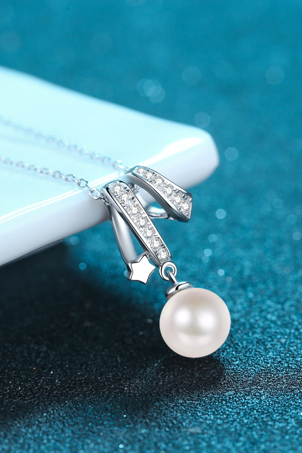 Pearl Pendant Chain Necklace