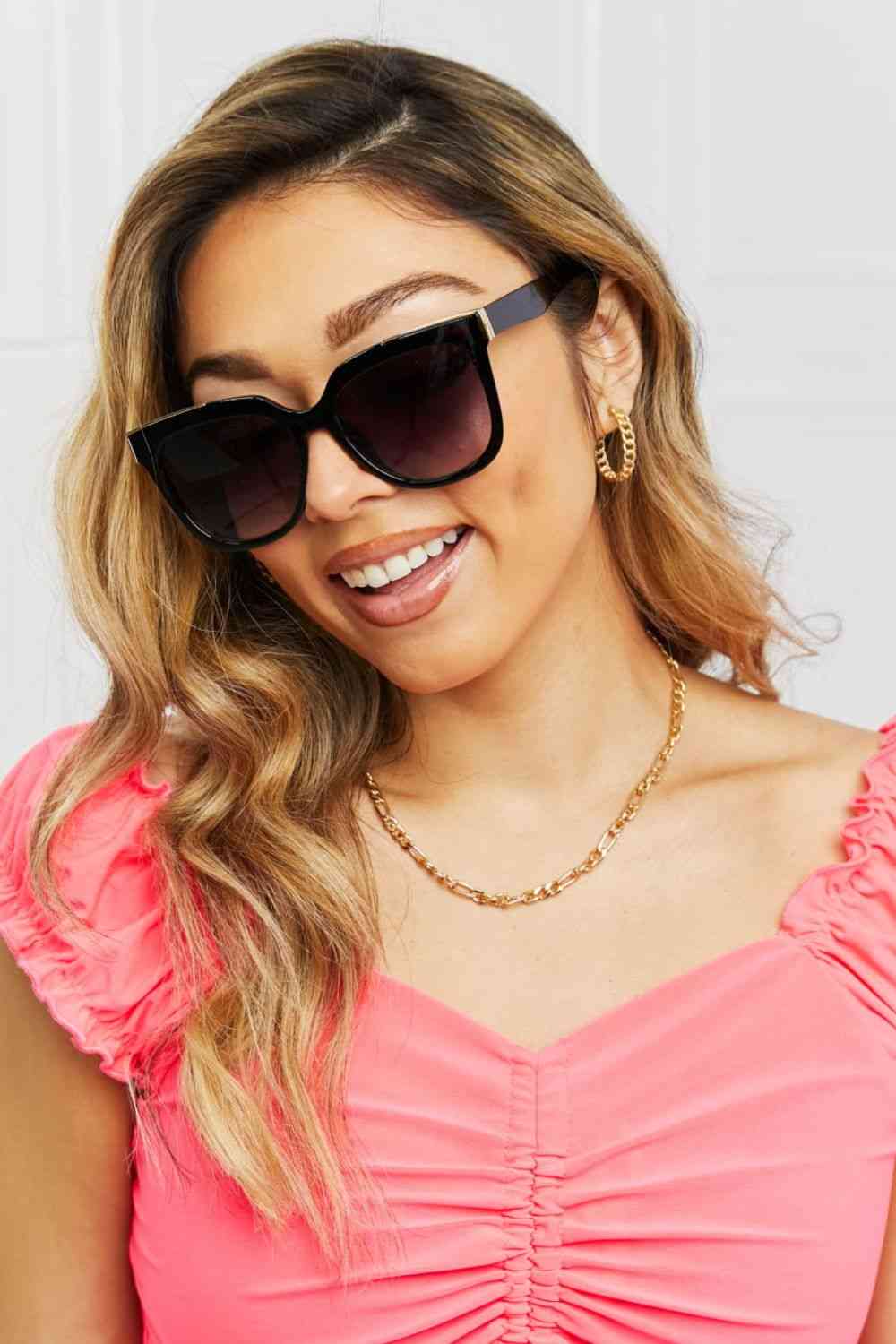 Stylish Lens Envelop Sunglasses