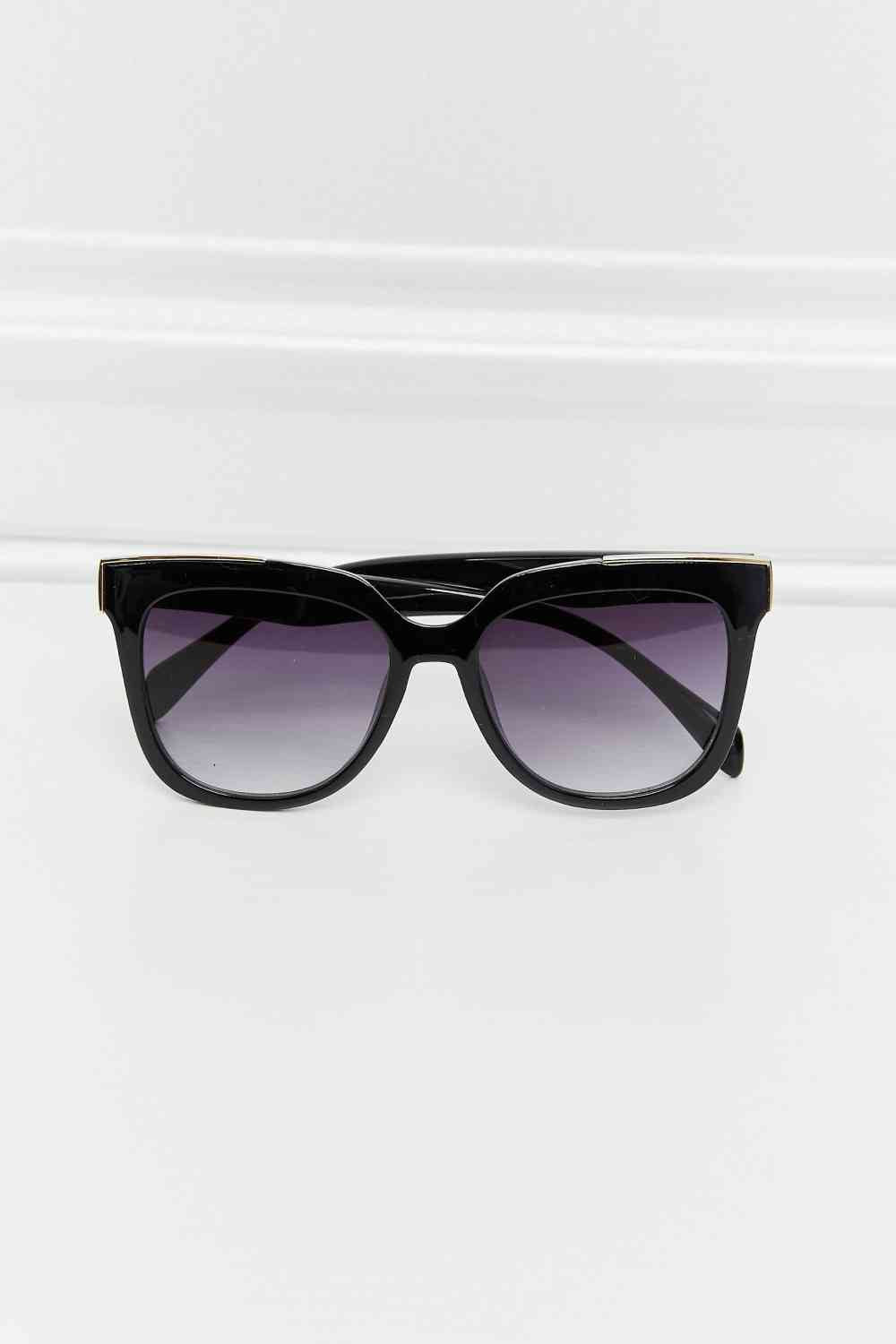 Stylish Lens Envelop Sunglasses